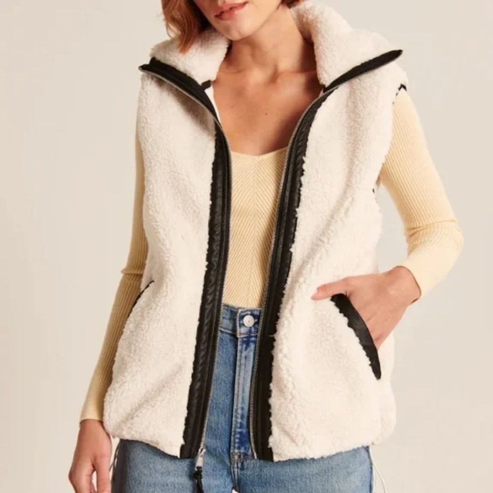 Abercrombie and Fitch sherpa style vest medium